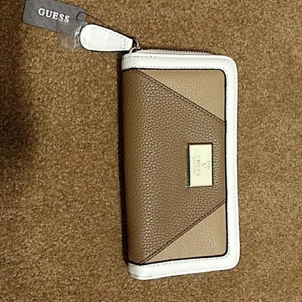 Guess Zipper Wallet